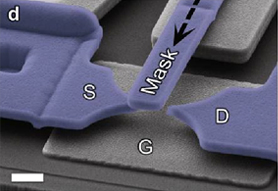 Der neuartige Transistor mit den Kontakten (S, D), dem Substrat (G) und der Schattenmaske, welche das Kohlenstoff-Nanoröhrchen abschirmt (Bild: M. Muoth / ETH Zürich)