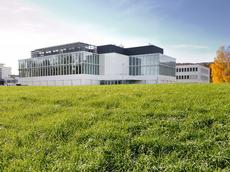 Am Dienstag wurde das  «Binnig and Rohrer Nanotechnology Center» in Rüschlikon eröffnet; eine einzigartige Kollaboration der ETH Zürich mit IBM im Bereich der Nanowissenschaften. (Bild: IBM)