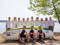 Das Team Cieo mit ihrem Streamliner-Tandem nach geglücktem Weltrekordversuch. (Bild: Cieo / ETH Zürich)