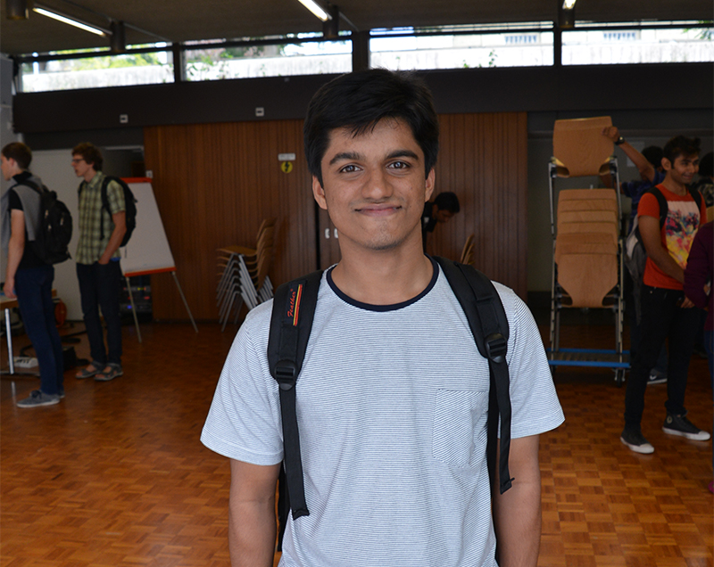 Nithin, Maschinenbau-Student aus Indien, kann sich kaum vorstellen, dass man das Leitungswasser in der Schweiz trinken kann. (Bild: Angela Harp, ETH Zürich)
